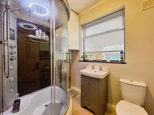 Shower room - click for photo gallery